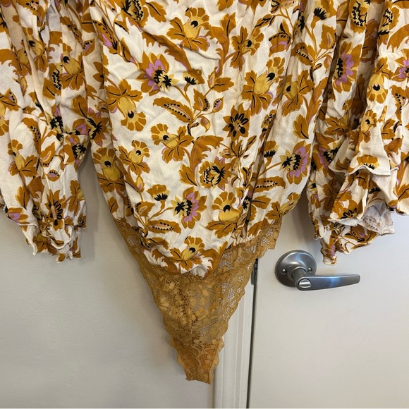 Free People Intimately Blooming Borders Bodysuit White Large Ruffle Bell Sleeves - Picture 5 of 14